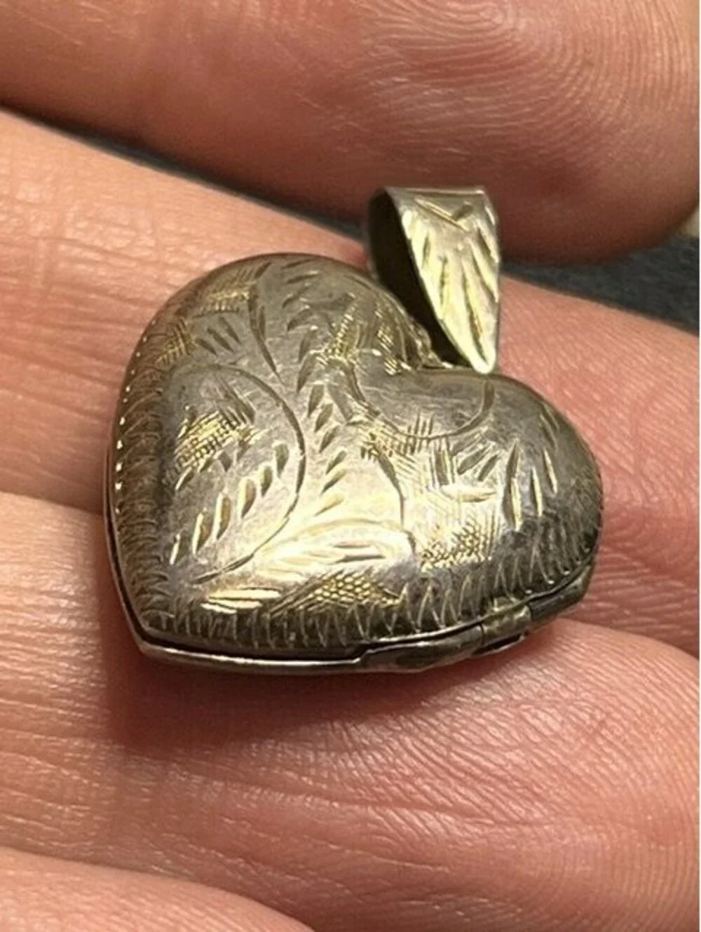 B6607 Vintage Sterling Silver Engraved Heart Locket Pendant Floral 4.1g 30mm